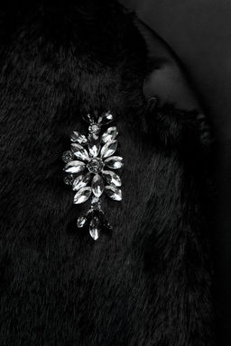 FAUX FUR COAT WITH JEWEL BEADING - Zara фото 8