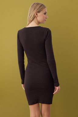 Kahverengi Fitted/Vucuda Oturan Dugmeli Mini Orme Elbise TWOAW26EL00215 - Trendyolmilla фото 4