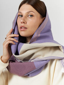 В СОСТАВЕ ШЕРСТЬ И КАШЕМИР Большой, мягкий, теплый однотонный двусторонний палантин.