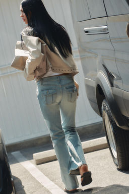 CHAQUETA EFECTO LAVADO TACHAS / Beige claro