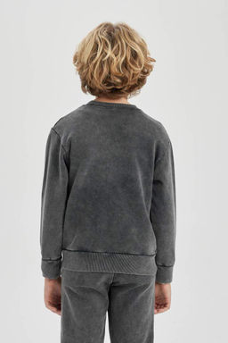 Свитшот оверсайз с круглым вырезом для мальчиков, потертый свитшот с принтом и эффектом потертостей - Defacto фото 9