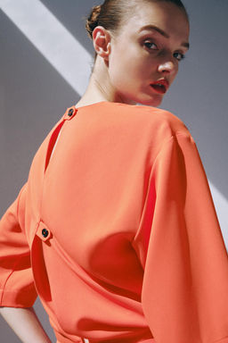 VESTIDO MIDI DRAPEADO ZW COLLECTION / Coral rojo - Zara фото 4
