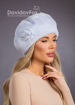 Шапка Берет экомех с украшение голубой