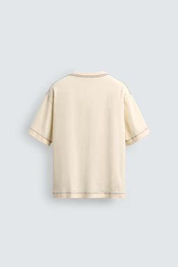 CAMISETA RELAXED FIT TEXTO BORDADO / Beige