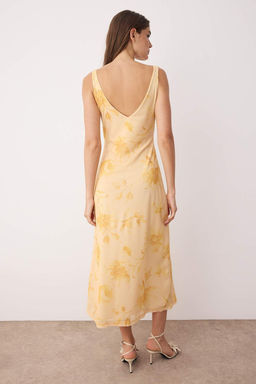 Trendyolmilla Kahverengi Fitted/Vucuda Oturan Puantiyeli Fiyonklu Maxi Tul Esnek Orme Elbise TWOSS25EL00361  фото 9