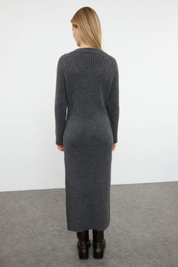 TRENDYOLMILLA Tas Maxi Triko Yunlu Basic Elbise TWOAW25EL00002  фото 19