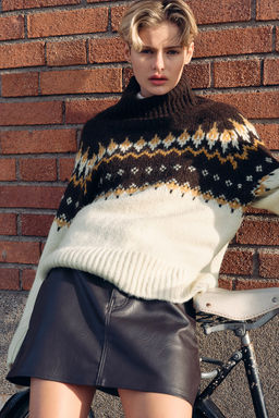 Jersey en punto jacquard con cuello perkins