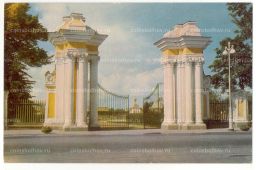 Открытка Ленинград  Петродворец. Вход в парк