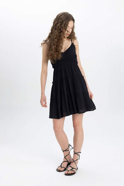 Черное платье А-силуэта с V-образным вырезом и короткими рукавами - Defacto фото 3