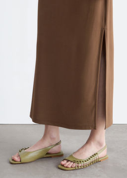 Sandalias de piel con tira trasera