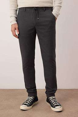 Siyah Erkek Regular Fit Dokulu Rahat Pantolon TMNAW26PL00007