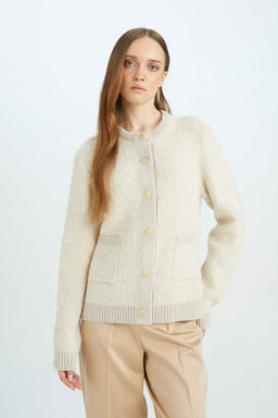 Кардиган стандартного кроя с круглым вырезом