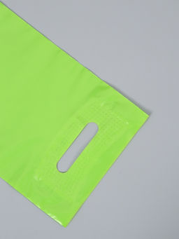 Цена за 50 шт. Пакет полиэтиленовый с вырубной ручкой, Салатовый 20-30 См, 60 мкм