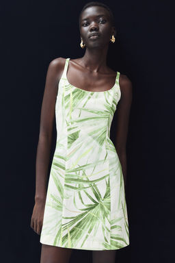 Vestido con tirantes espagueti
