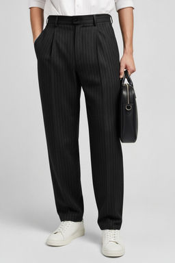 TRENDYOL MAN Siyah Pileli Klasik Baggy Fit Kumas Pantolon TMNSS24PL00024