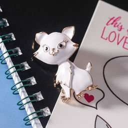 Брошь «Котенок» взъерошенный, белая в золоте