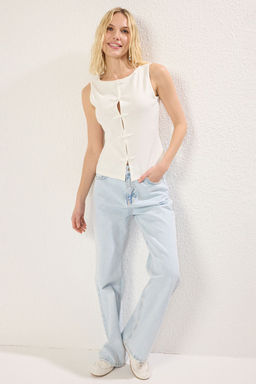 Trendyolmilla Siyah Aksesuar Fiyonk Detayl? Havuz Yaka Vucuda Oturan Fitilli Esnek Orme Bluz TWOSS25BZ00134  фото 2