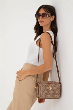 Женская темно-бежевая сумка через плечо Неожиданная скидка в корзине