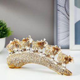 Фигурка полистоун «Пять белых слонов на бивне с попоной из арабского ковра», 10×21.5×4.5 см