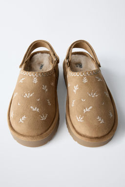 EMBROIDERED SHEEPSKIN CLOGS - Zara фото 15