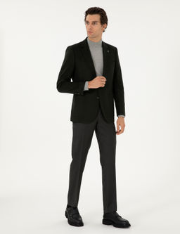 Зеленые брюки узкого кроя из ткани