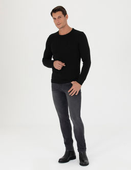 Черные джинсовые брюки узкого кроя