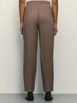 Зауженные брюки с эластичным поясом / Zarina фото 4