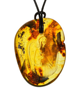 Кулон из натурального балтийского янтаря с резьбой Ангел-Хранитель