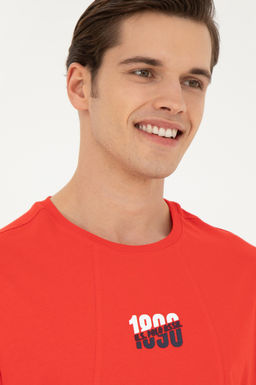 Мужская красная футболка Неожиданная скидка в корзине