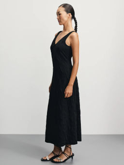 Фактурное платье прилегающего кроя / Zarina  фото 4