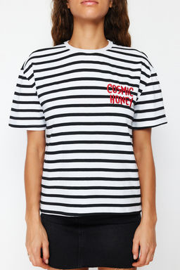 TRENDYOLMILLA K?rm?z? Cizgili Slogan Nak?s Detayl? Relaxed/Rahat Kesim Orme T-Shirt TWOSS24TS00053  фото 4