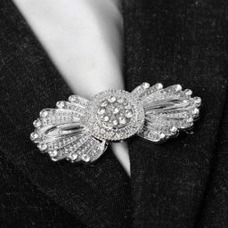 Зажим для кардигана «Перья», белый в серебре