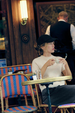 SOFT KNIT SHORT SLEEVE SWEATER