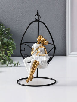 Сувенир полистоун "Парочка качается на качеле" бело-золотой 13,5х13,5х26 см