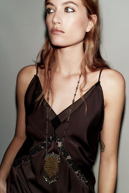 CONTRAST NECKLACE WITH JEWELLED BAG