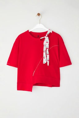 K?rm?z? Kal?n Pamuklu Kiraz Bask?l? Boyundan Baglamal? Detayl? Orme T-Shirt TEDSS24TS00001