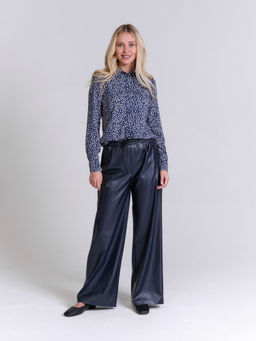 Широкие брюки из экокожи