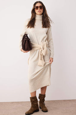 TRENDYOLMILLA Tas Maxi Triko Genis Kal?p Yumusak Dokulu Elbise TWOAW24EL00056