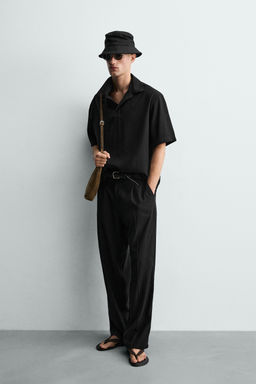 PANTAL?N FLUIDO RELAXED FIT PLIEGUES / Negro