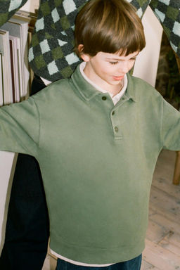 POLO SWEATSHIRT WITH LABEL