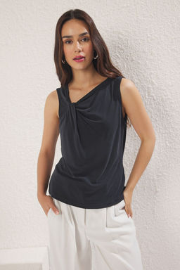 Antrasit More Sustainable Modal Icerikli Asimetrik Yaka S?f?r Kol Regular Orme Bluz TWOSS25BZ00469