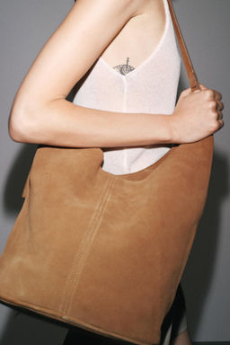 ASYMMETRIC SOFT SPLIT SUEDE BUCKET BAG - Zara фото 2