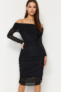 TRENDYOLMILLA Siyah Tul Buzgu/Drape Detayl? Vucuda Oturan Carmen Yaka Midi Orme Kalem Esnek Elbise TWOAW24EL00146 фото 3