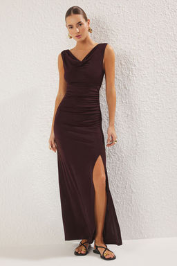 TRENDYOLMILLA Premium Kahverengi Degaje Yaka S?f?r Kol Astarl? Maxi Orme Elbise TWOSS25EL00435