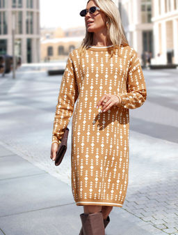 D32.111 Платье вязаное женское бежевый-белый