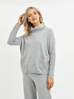 водолазка женская из шерсти с накладными карманами