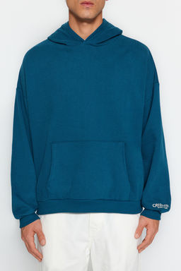 TRENDYOL MAN Siyah Kapusonlu Oversize/Genis Kesim Nak?sl? Etiketli Yumusak Kumas Sweatshirt TMNAW24SW00031 - Trendyolmilla фото 4