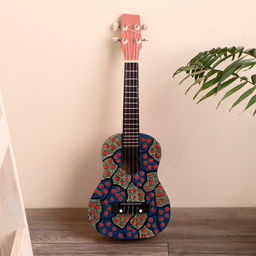 Сувенирный музыкальный инструмент гитара-укулеле «Любовь», 55×20×6 см