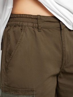 Шорты хаки с накладными карманами для мужчин хаки 2023-CSM301-2