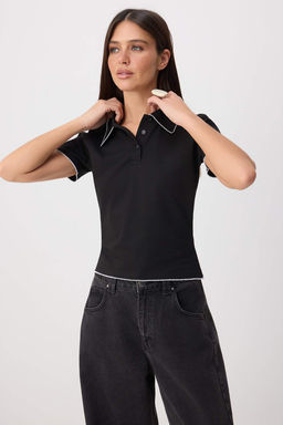 Siyah Fitted Polo Yaka Diki_ Detayl_ K_sa Kol Pamuklu Esnek _rme T-Shirt TWOSS26TS00245